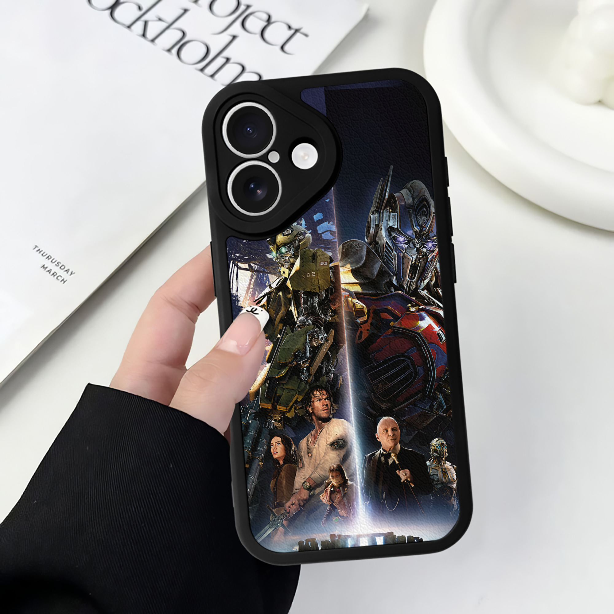（画像用） Transformers トランスフォーマー 【iPhone 16シリーズ対応】シリコンスマホケース（レザー調） 材質：シリコン